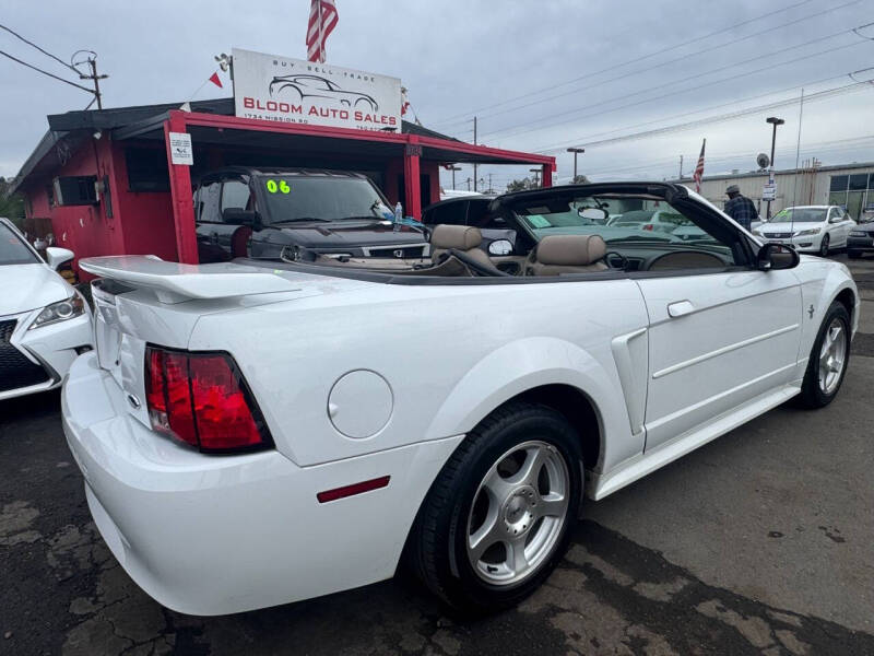 2003 Ford Mustang Deluxe
