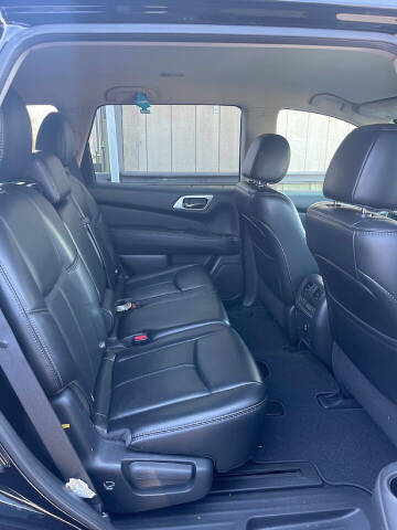 2017 Nissan Pathfinder SL