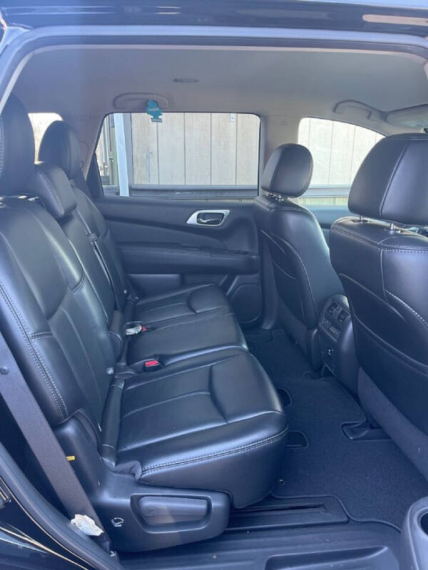 2017 Nissan Pathfinder SL