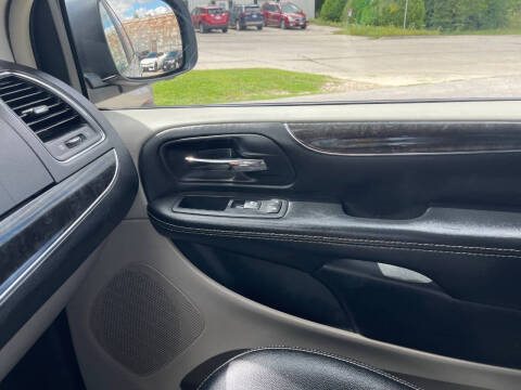 2016 Chrysler Town and Country Touring