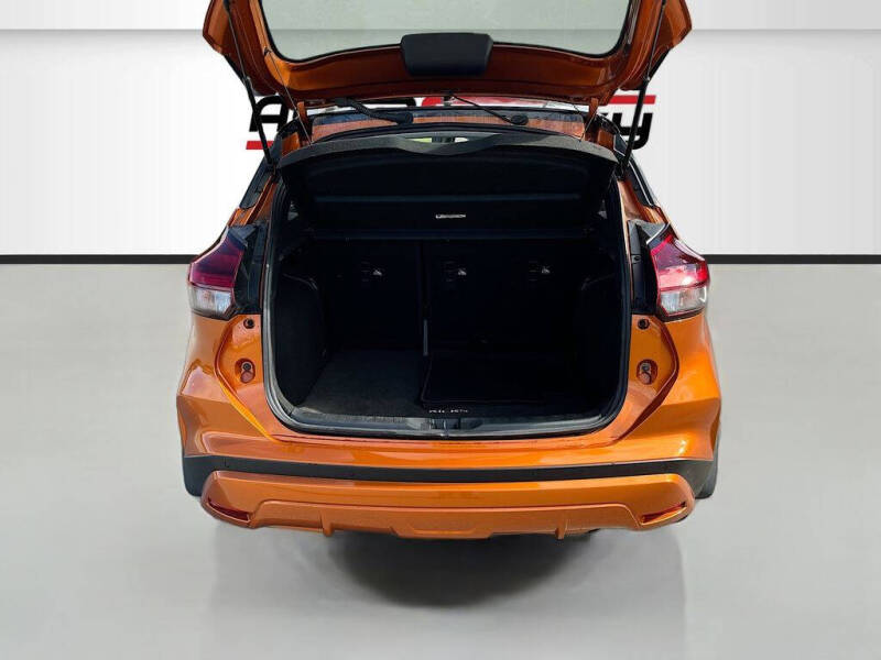 2022 Nissan Kicks SV