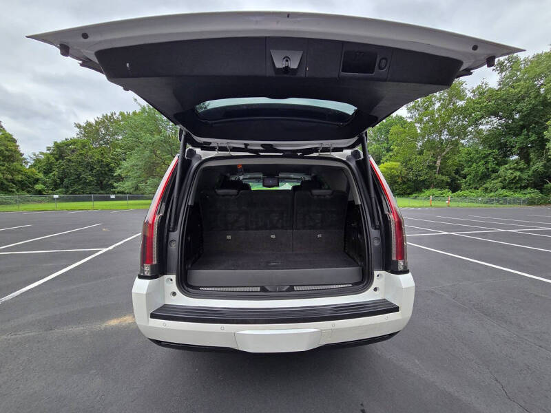 2017 Cadillac Escalade Luxury