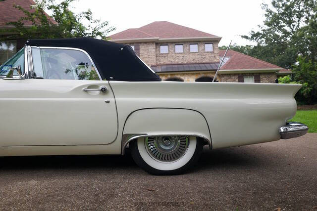 1957 Ford Thunderbird