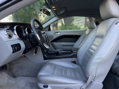 2005 Ford Mustang GT Deluxe