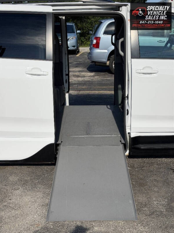2016 Toyota Sienna LE Mobility 7-Passenger