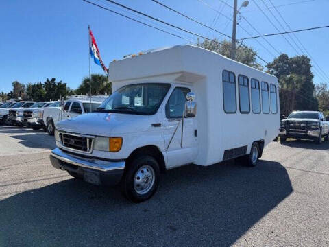 2004 Ford E-Series E-350 SD