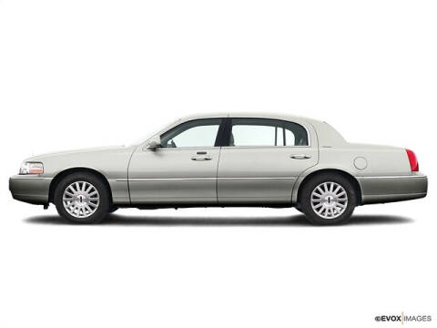 2004 Lincoln Town Car for sale at Auto Outlet of Ewing in Ewing NJ