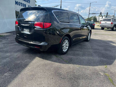 2022 Chrysler Voyager LX