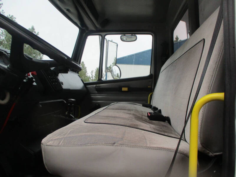 2001 Freightliner FL70 DUMP TRUCK FL70