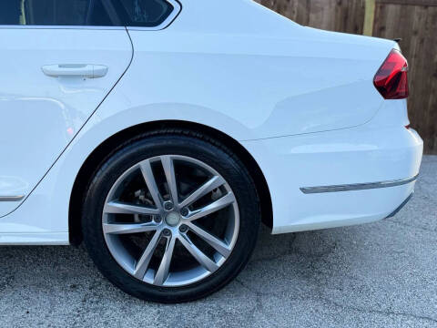 2017 Volkswagen Passat 1.8T R-Line