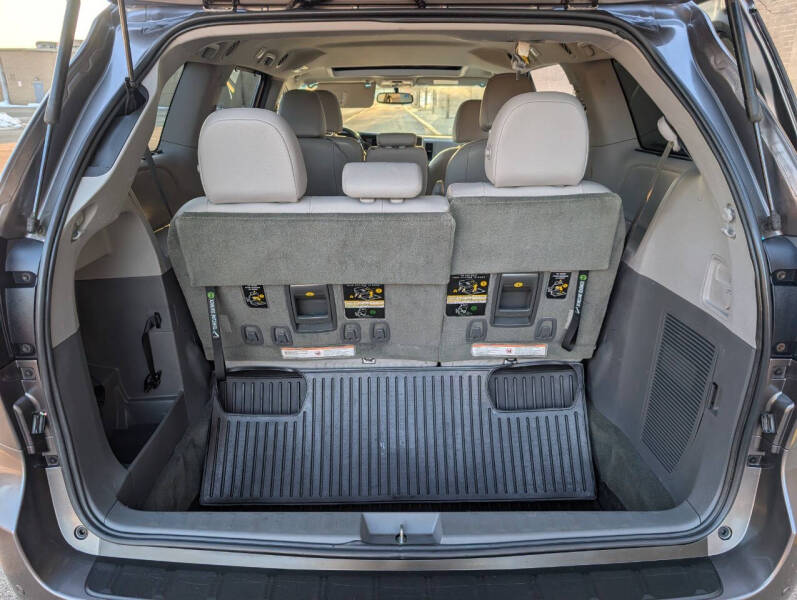 2017 Toyota Sienna XLE 8-Passenger