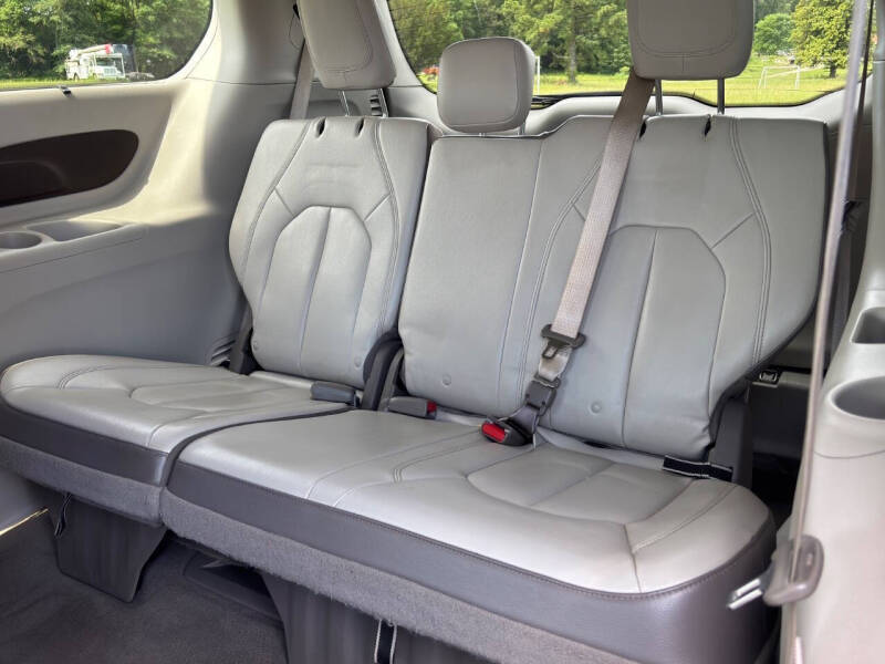 2017 Chrysler Pacifica Touring-L