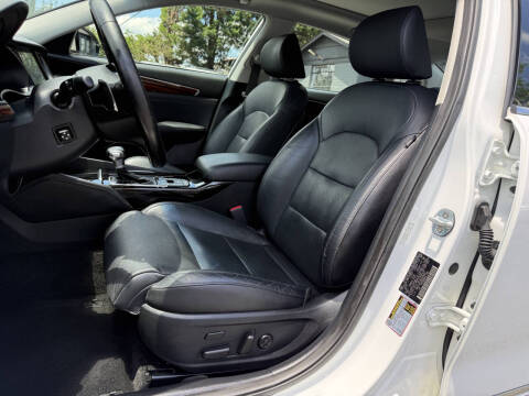 2017 Kia Cadenza Technology