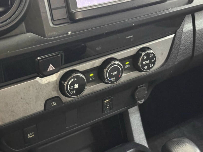 2017 Toyota Tacoma SR