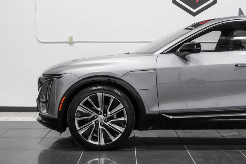 2024 Cadillac LYRIQ Luxury 3