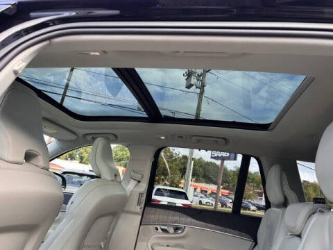 2023 Volvo XC90 Recharge T8 Ultimate Dark Theme