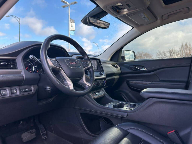 2022 GMC Acadia Denali