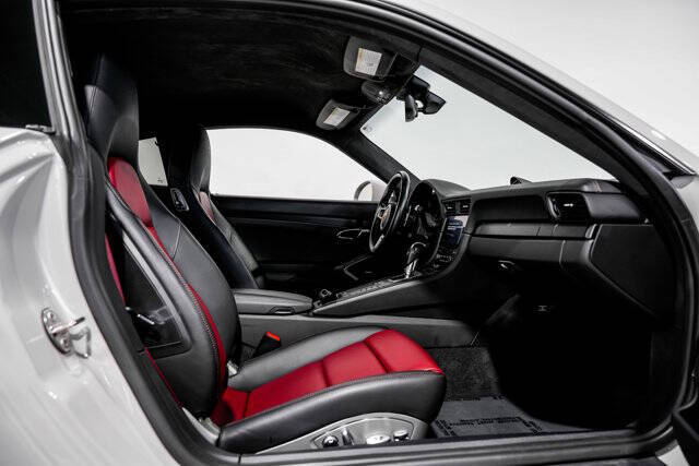 2018 Porsche 911 Carrera GTS