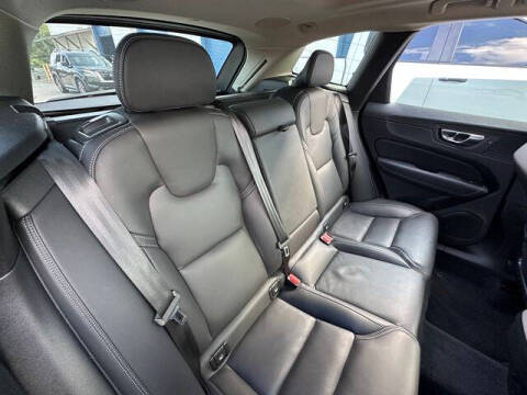 2023 Volvo XC60 B5 Ultimate Bright Theme