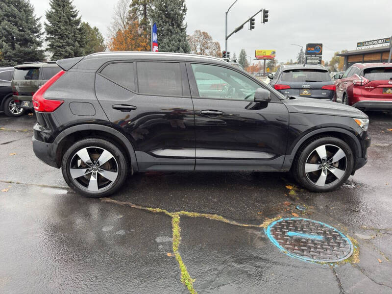 2019 Volvo XC40 T5 Momentum