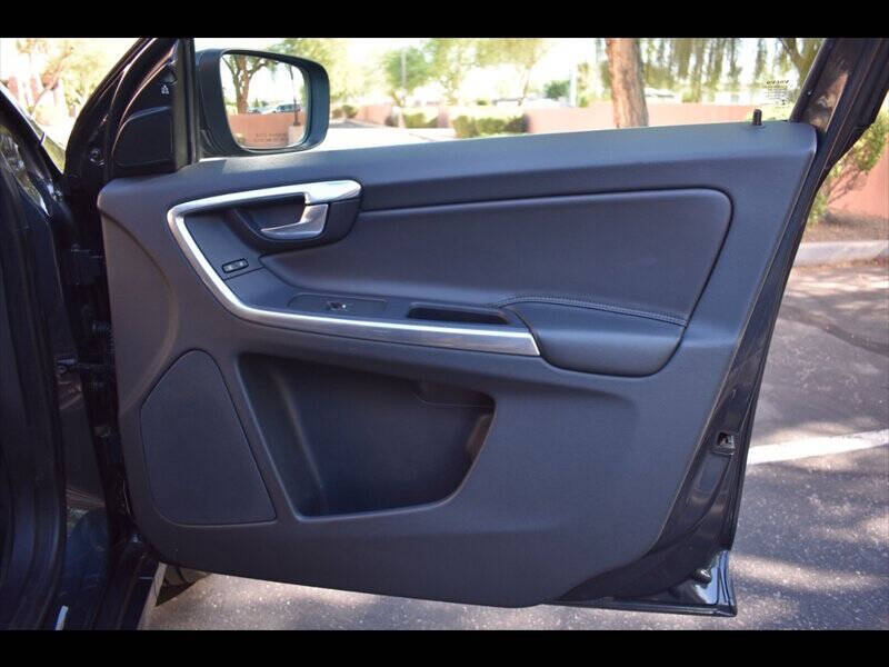 2016 Volvo XC60 T5 Drive-E Platinum