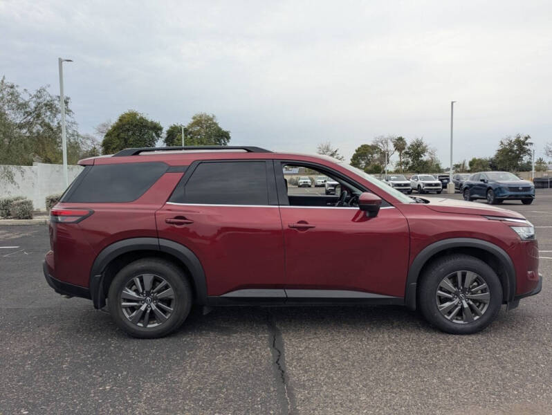 2022 Nissan Pathfinder SV