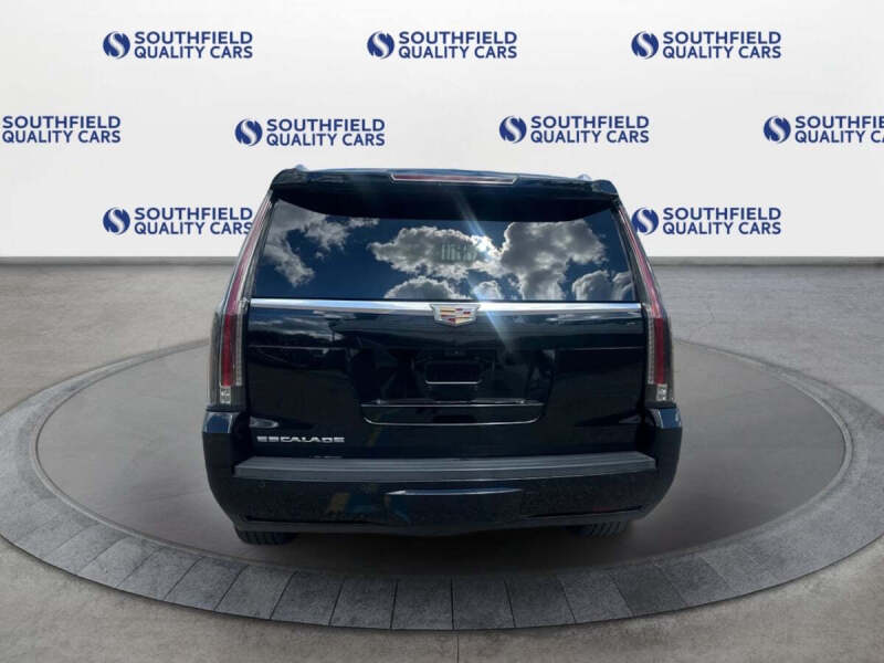 2018 Cadillac Escalade Luxury