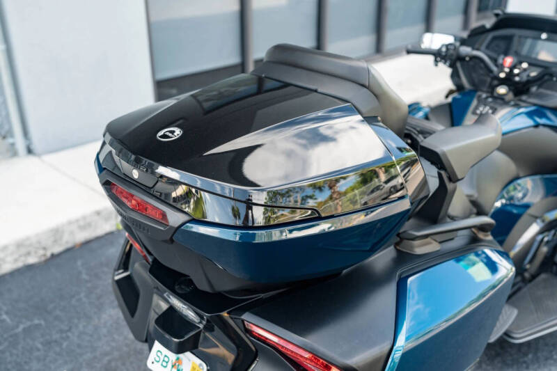 2022 Can-Am Spyder RT SE6