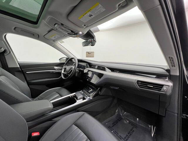 2023 Audi e-tron quattro Premium