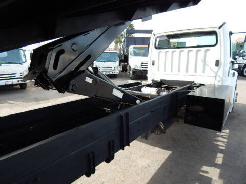 2015 Freightliner M2 106