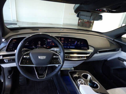 2024 Cadillac LYRIQ Luxury 2