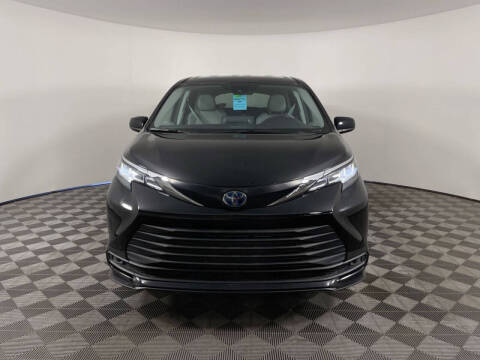 2023 Toyota Sienna LE 8-Passenger