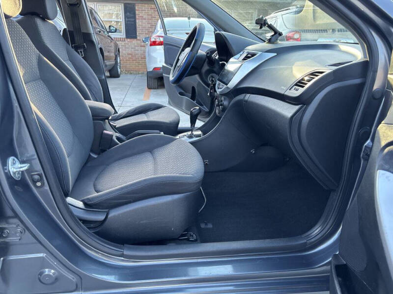 2012 Hyundai Accent SE