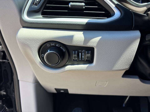 2024 Chrysler Voyager LX