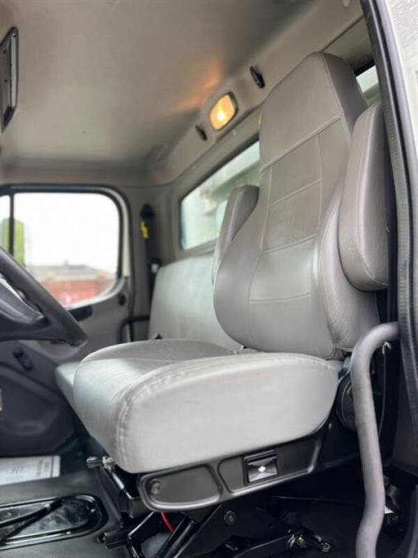 2020 Freightliner M2 106