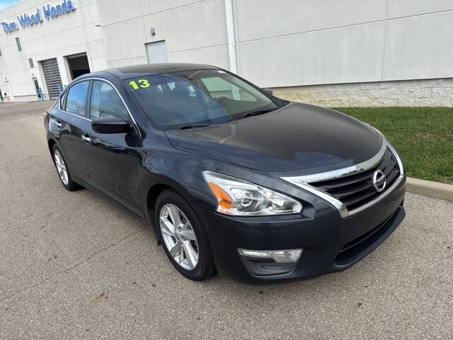 Used 2013 Nissan Altima Sedan SV with VIN 1N4AL3AP3DC915976 for sale in Anderson, IN