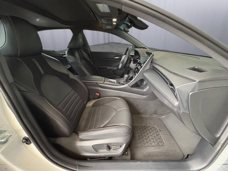 2022 Toyota Avalon Hybrid XSE Nightshade