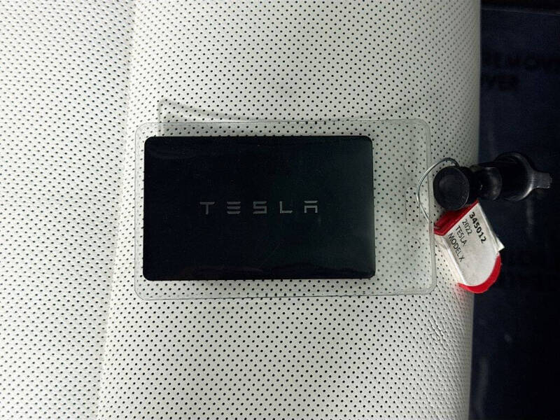 2022 Tesla Model X Plaid