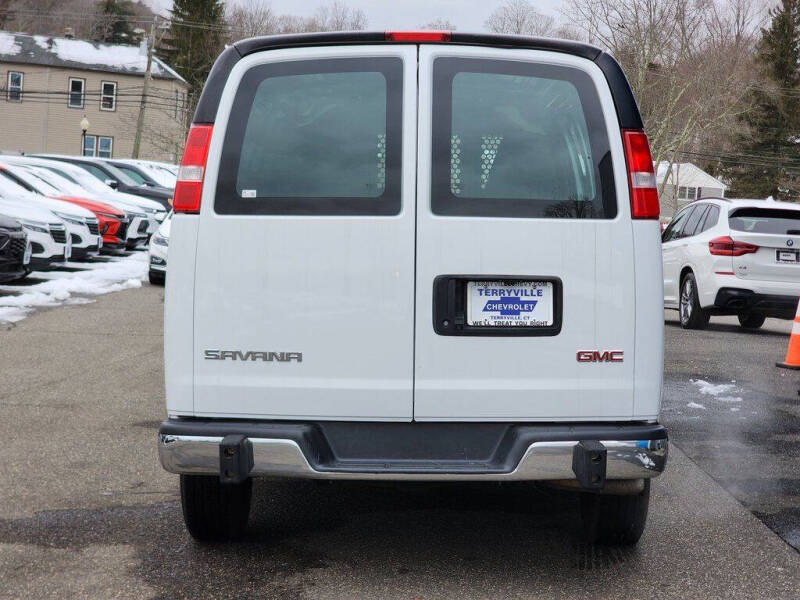 2022 GMC Savana 2500