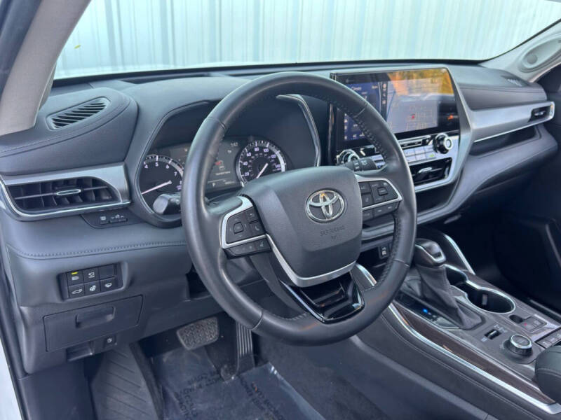 2022 Toyota Highlander Platinum