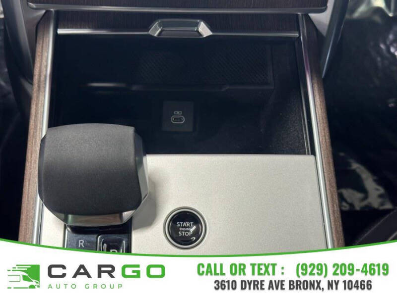 2025 Land Rover Range Rover P400 SE LWB