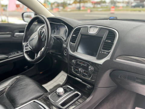 2018 Chrysler 300 Touring