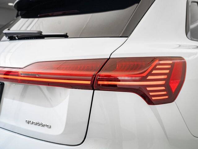 2022 Audi e-tron quattro Premium