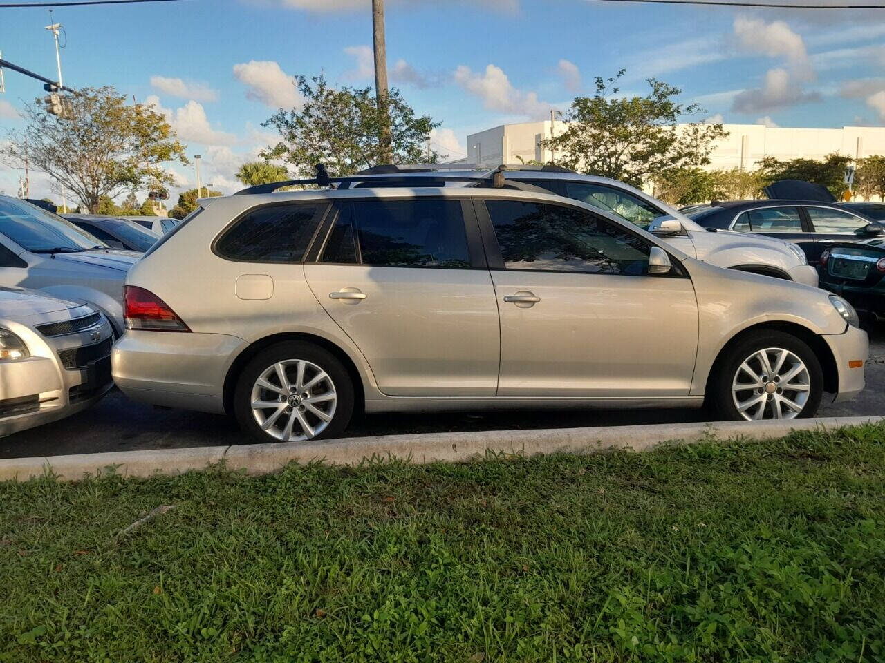 2012 VOLKSWAGEN Jetta SportWagen Wagon - $3,450