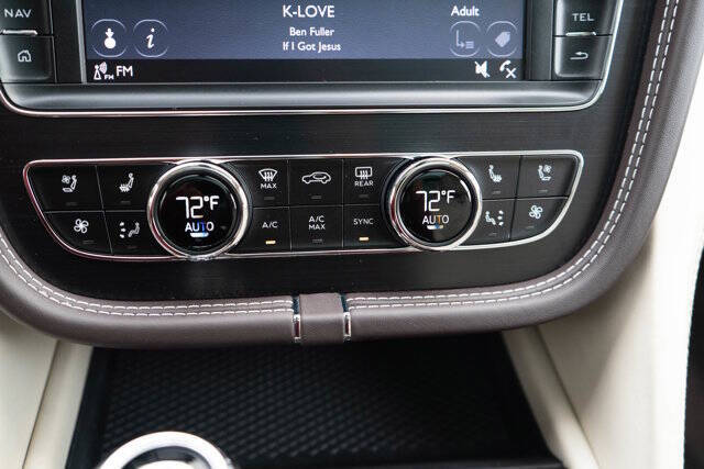 2017 Bentley Bentayga 23