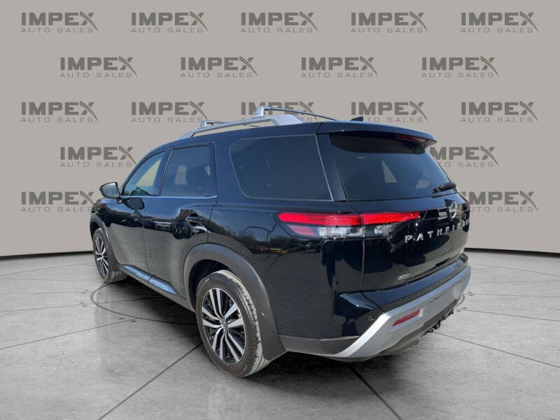 2025 Nissan Pathfinder Platinum