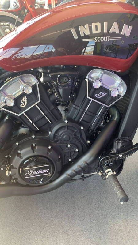 2018 Indian Scout Bobber (Black)