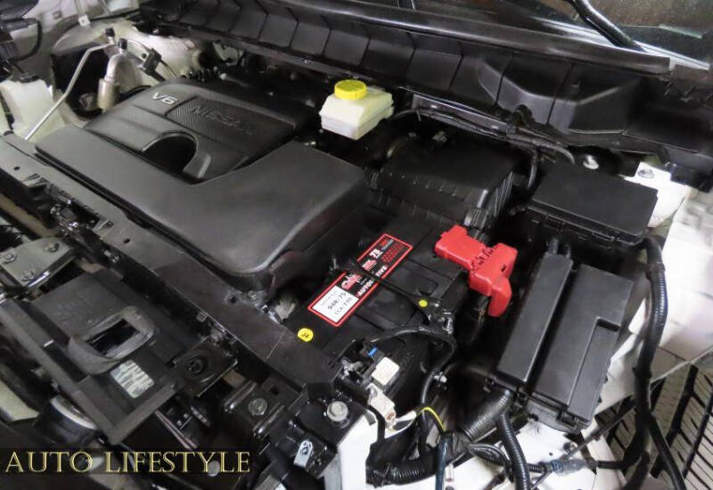 2022 Nissan Pathfinder SV