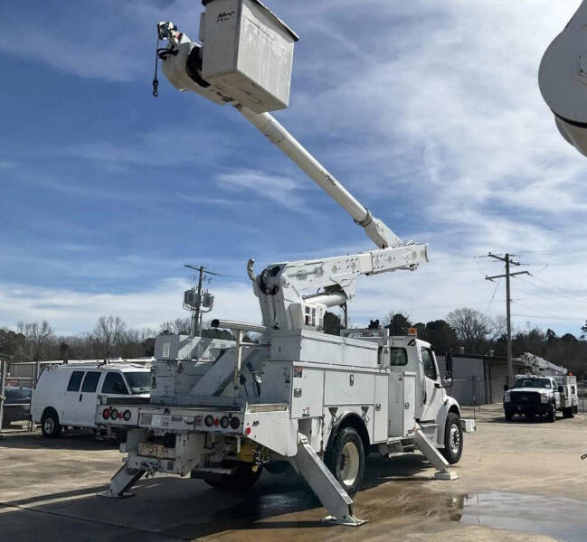 2017 Freightliner M2 106