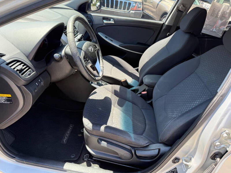 2013 Hyundai Accent SE